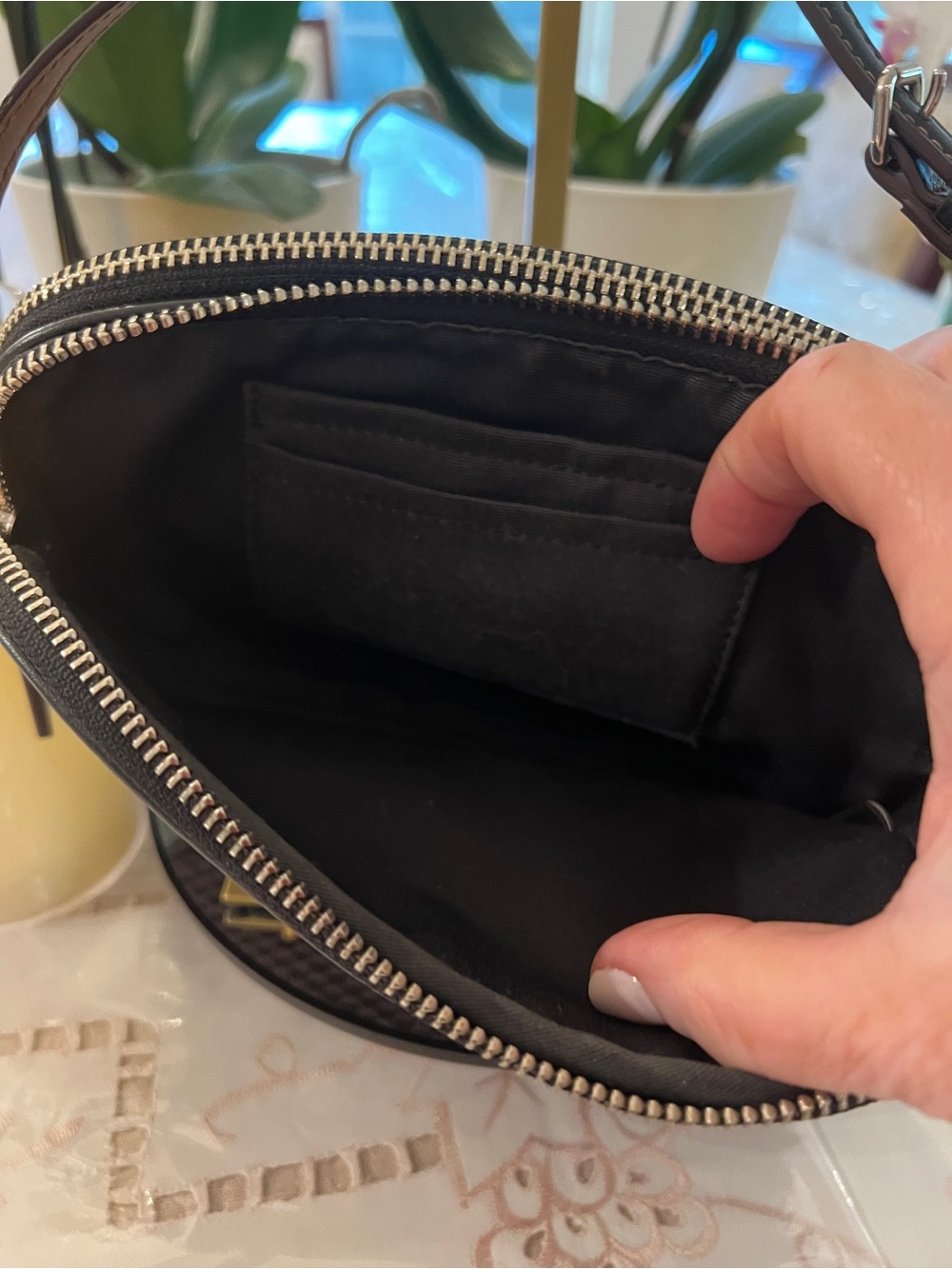 Coach Black Textured Jacquard Adjustable Crossbody Camera Bag Double Zip EUC - Picture 8 of 8
